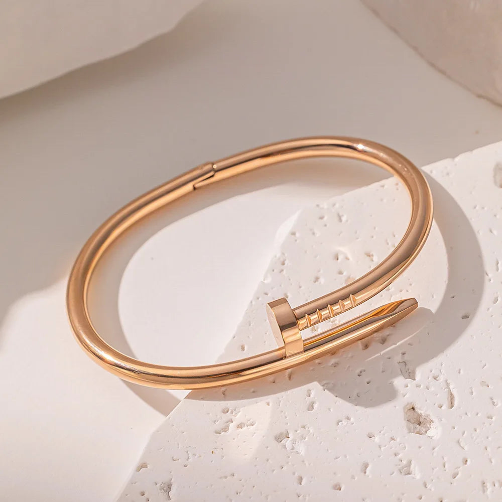 pulseira Luxuosa de Aço Titânio Jóias Femininas de Alta Qualidade Pulseira Multifuncional Joia de Mão que Não Desbota