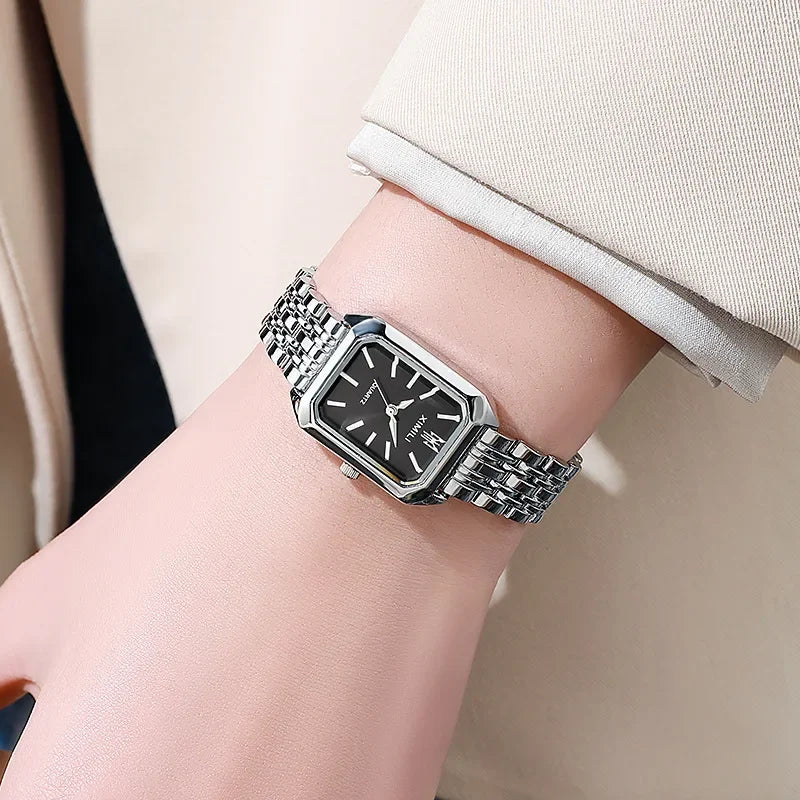 Relógio de Pulso com Pulseira de Aço Inoxidável, Marca Popular de 2024, Relógio de Quartzo Luxuoso para Mulheres, Presente Elegante, Relógio Simples e Moderno em Formato Quadrado para Estudantes.