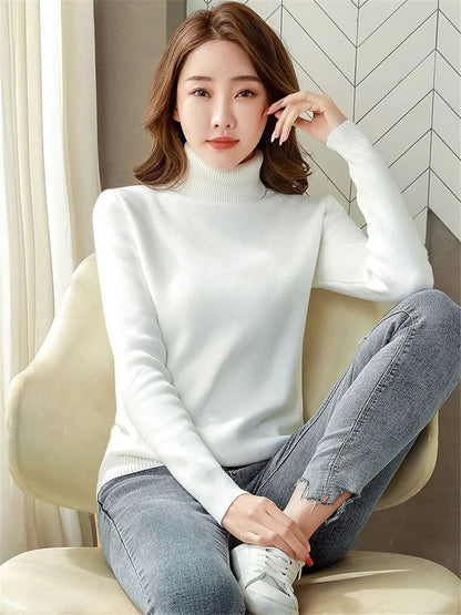 Suéter Feminino de Inverno com Gola Alta, Forrado com Veludo para Maior Aquecimento. Pulôver de malha grosso e ajustado, ideal para um look elegante e confortável no inverno. Perfeito para manter-se aquecida com estilo