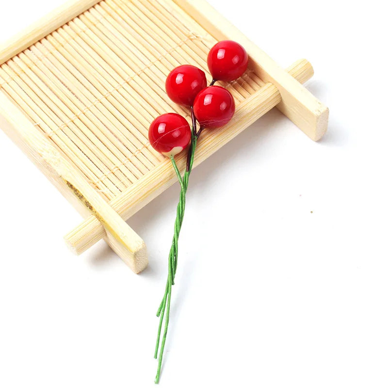 100 peças de Decoração de Natal com Berries Vermelhas para Guirlanda, Pequenas Bolas de Berries, Cérejas, Decoração para Sala de Estar, Frutos de Espuma Simulados Vermelhos.
