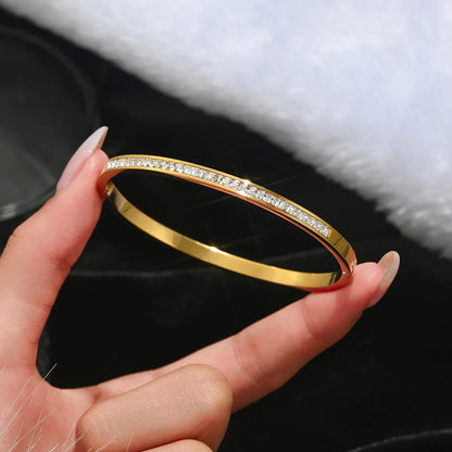 Pulseira de Sorte Trevo de Quatro Folhas de Aço Inoxidável, Estilo Fashion, Pulseira Feminina com Design de Unha, Bangles Dourados, Popular na Europa e nos Estados Unidos