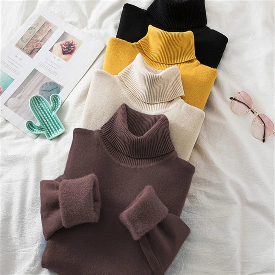Suéter Feminino de Inverno com Gola Alta, Forrado com Veludo para Maior Aquecimento. Pulôver de malha grosso e ajustado, ideal para um look elegante e confortável no inverno. Perfeito para manter-se aquecida com estilo