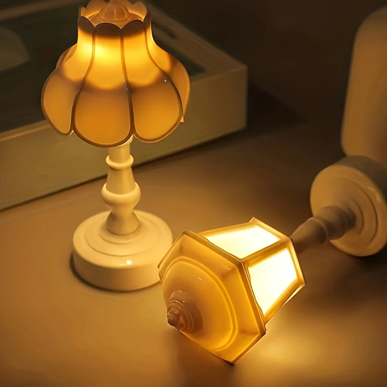 Lâmpada de Mesa LED Recarregável com Design Geométrico – Luminária de Toque Moderna e Simples, Ideal para Quarto, Sala de Jantar e Decoração Noturna.