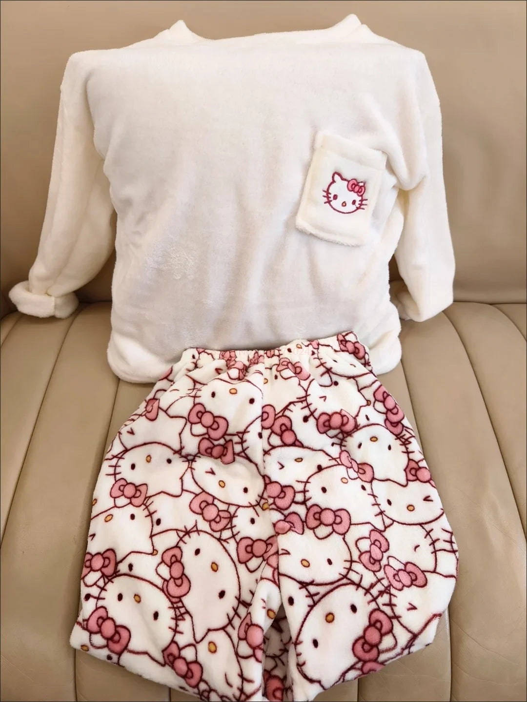 Pijamas Quentes de Cartoon Sanrio Hello Kitty Japonês para Mulheres, Flanela de Inverno, Nova Linha Plus, Aveludada e Espessa, Doce e Aconchegante para Manter o Calor
