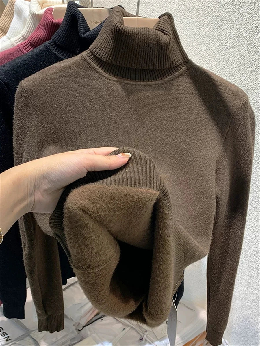 Suéter Feminino de Inverno com Gola Alta, Forrado com Veludo para Maior Aquecimento. Pulôver de malha grosso e ajustado, ideal para um look elegante e confortável no inverno. Perfeito para manter-se aquecida com estilo