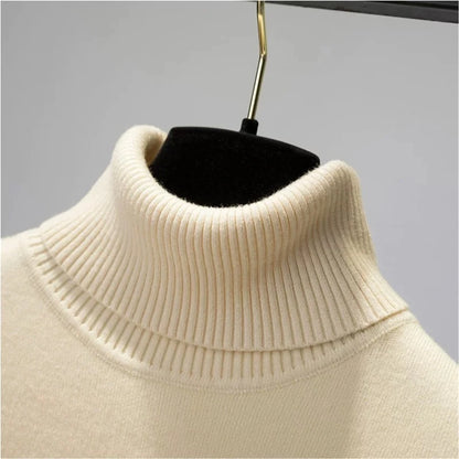Suéter Feminino de Inverno com Gola Alta, Forrado com Veludo para Maior Aquecimento. Pulôver de malha grosso e ajustado, ideal para um look elegante e confortável no inverno. Perfeito para manter-se aquecida com estilo