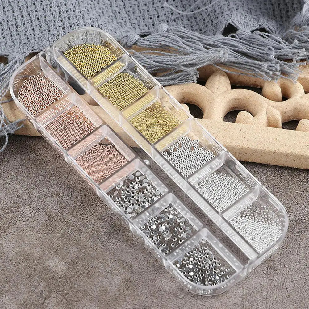 Acessórios para Unhas - Conjunto de Pérolas Falsas e Contas para Nail Art - Kit de Decoração DIY Estilo Ins para Design Deslumbrante - Caixa com 12 Compartimentos para Mulheres