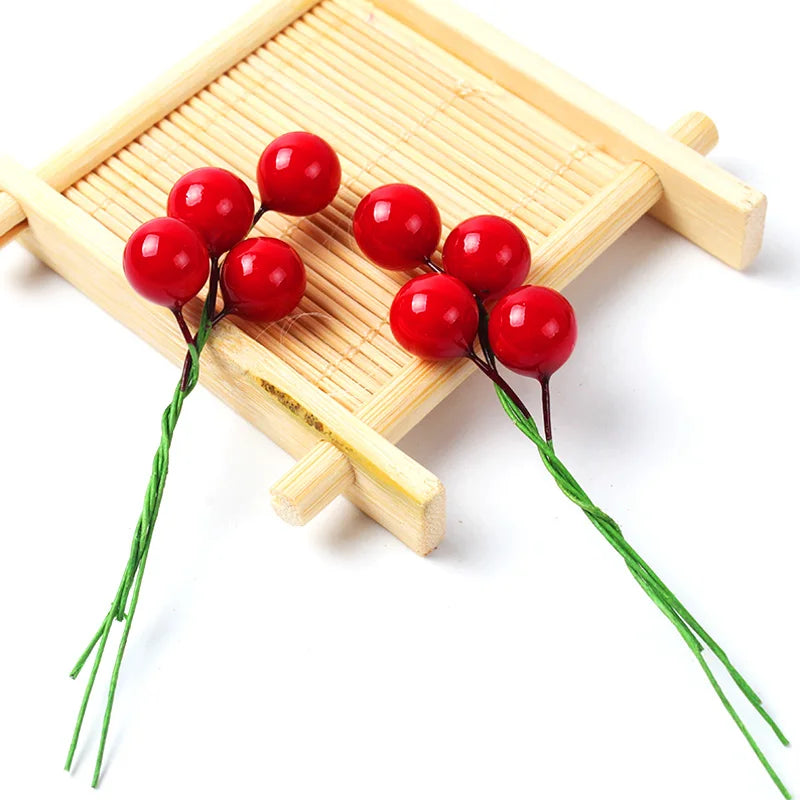 100 peças de Decoração de Natal com Berries Vermelhas para Guirlanda, Pequenas Bolas de Berries, Cérejas, Decoração para Sala de Estar, Frutos de Espuma Simulados Vermelhos.